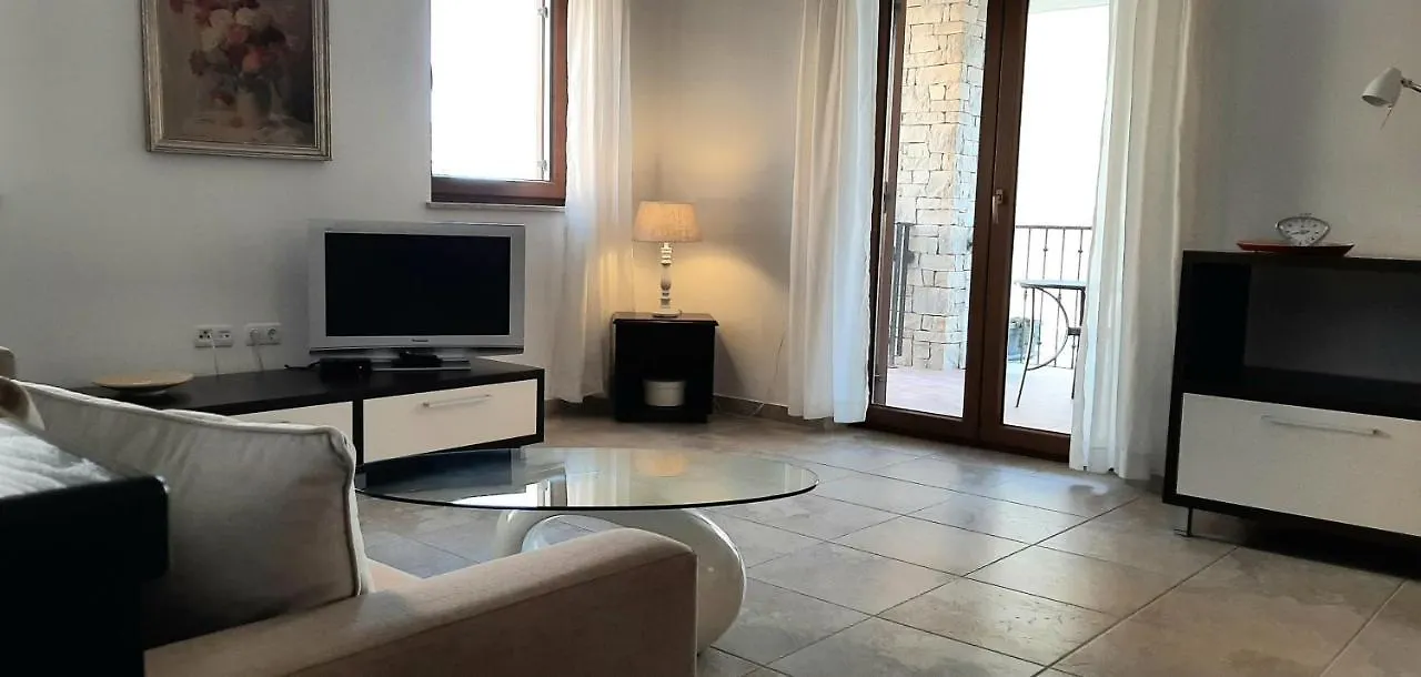 Apartment Helle Ferienwohnung mit Privatpool und gemütlicher Grillecke Ližnjan