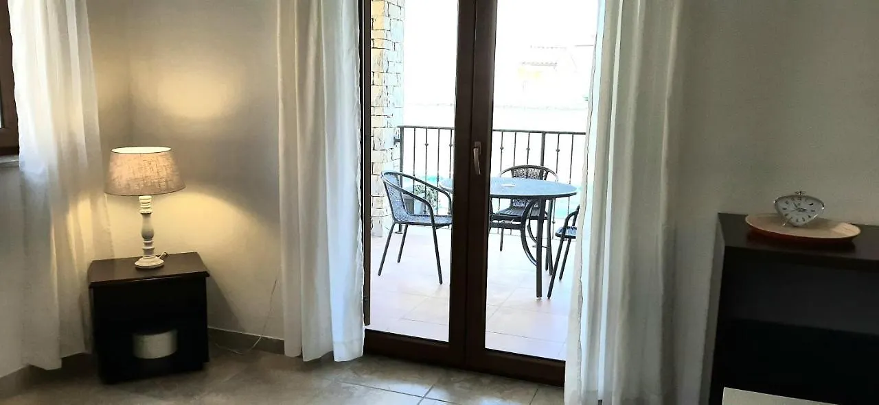 Helle Ferienwohnung mit Privatpool und gemütlicher Grillecke Ližnjan