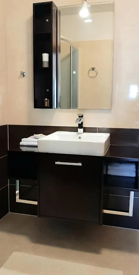Helle Ferienwohnung mit Privatpool und gemütlicher Grillecke Ližnjan