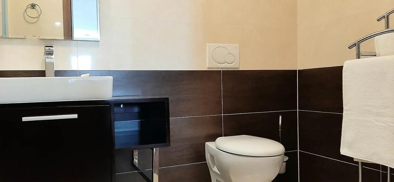 Helle Ferienwohnung mit Privatpool und gemütlicher Grillecke Ližnjan Apartment